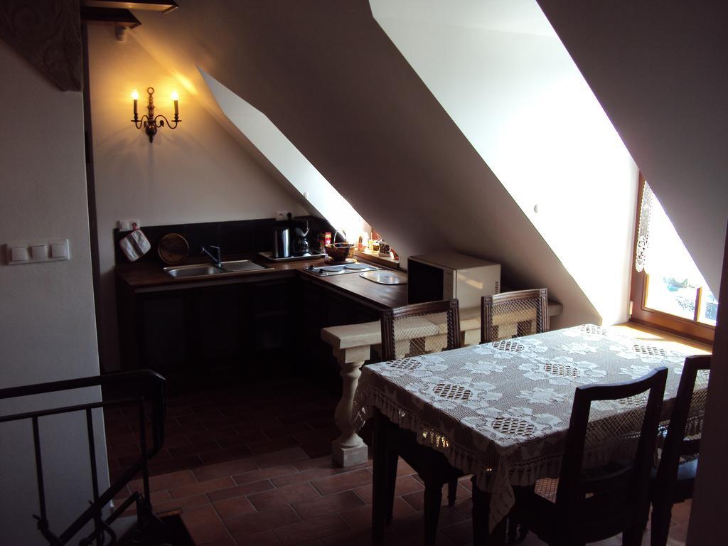 Castle Kastiel Kotesova Apartment Bagian luar foto