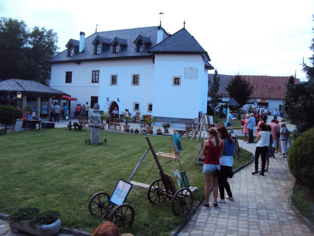 Castle Kastiel Kotesova Apartment Bagian luar foto