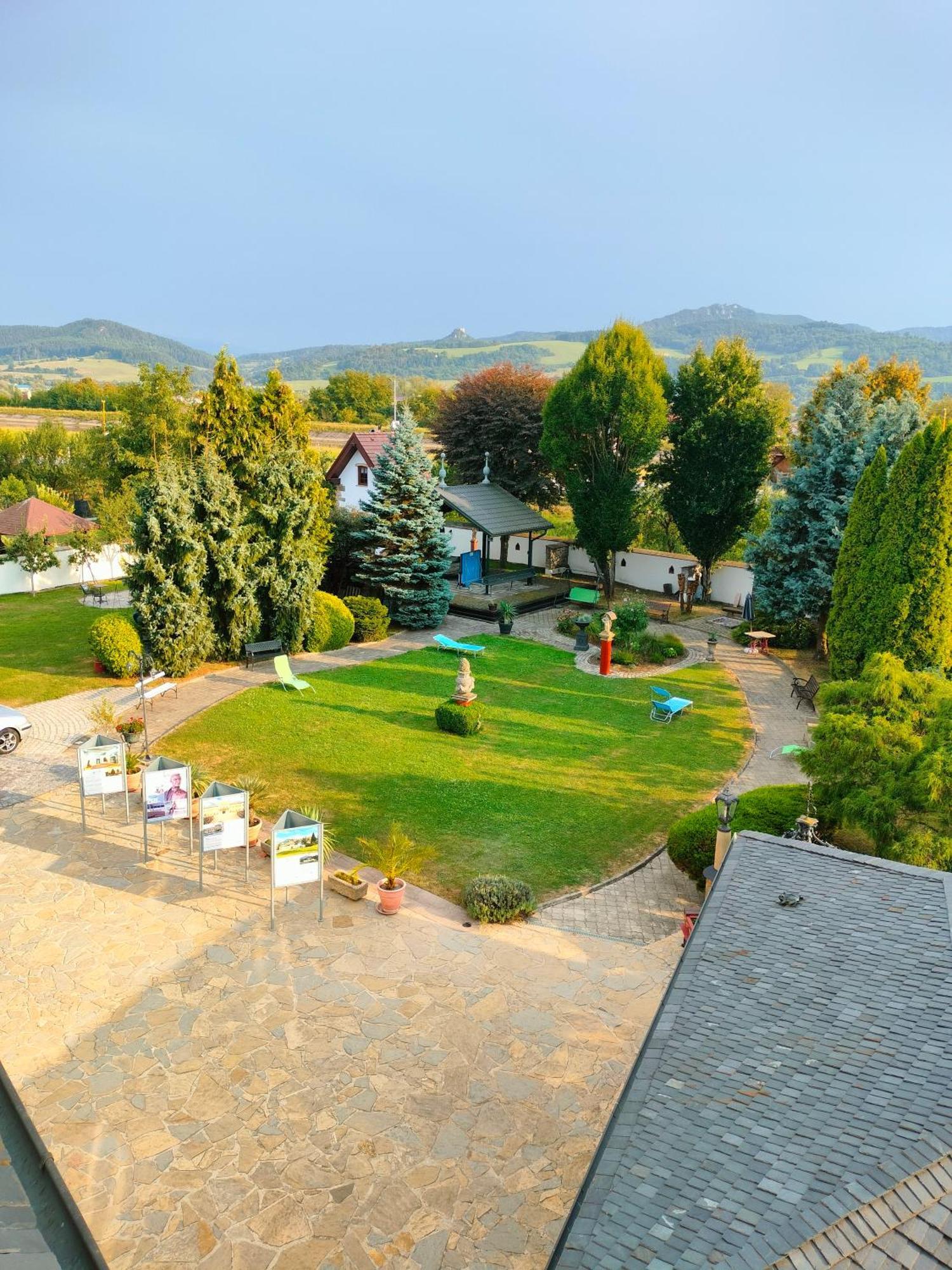 Castle Kastiel Kotesova Apartment Bagian luar foto