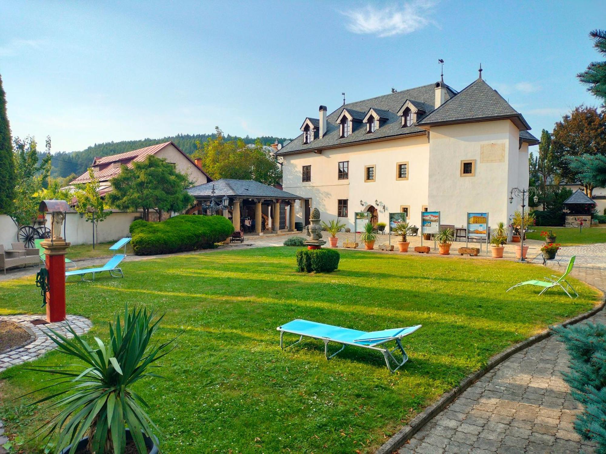 Castle Kastiel Kotesova Apartment Bagian luar foto