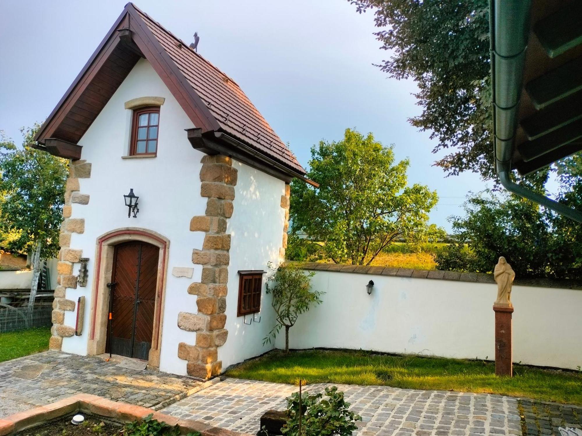 Castle Kastiel Kotesova Apartment Bagian luar foto