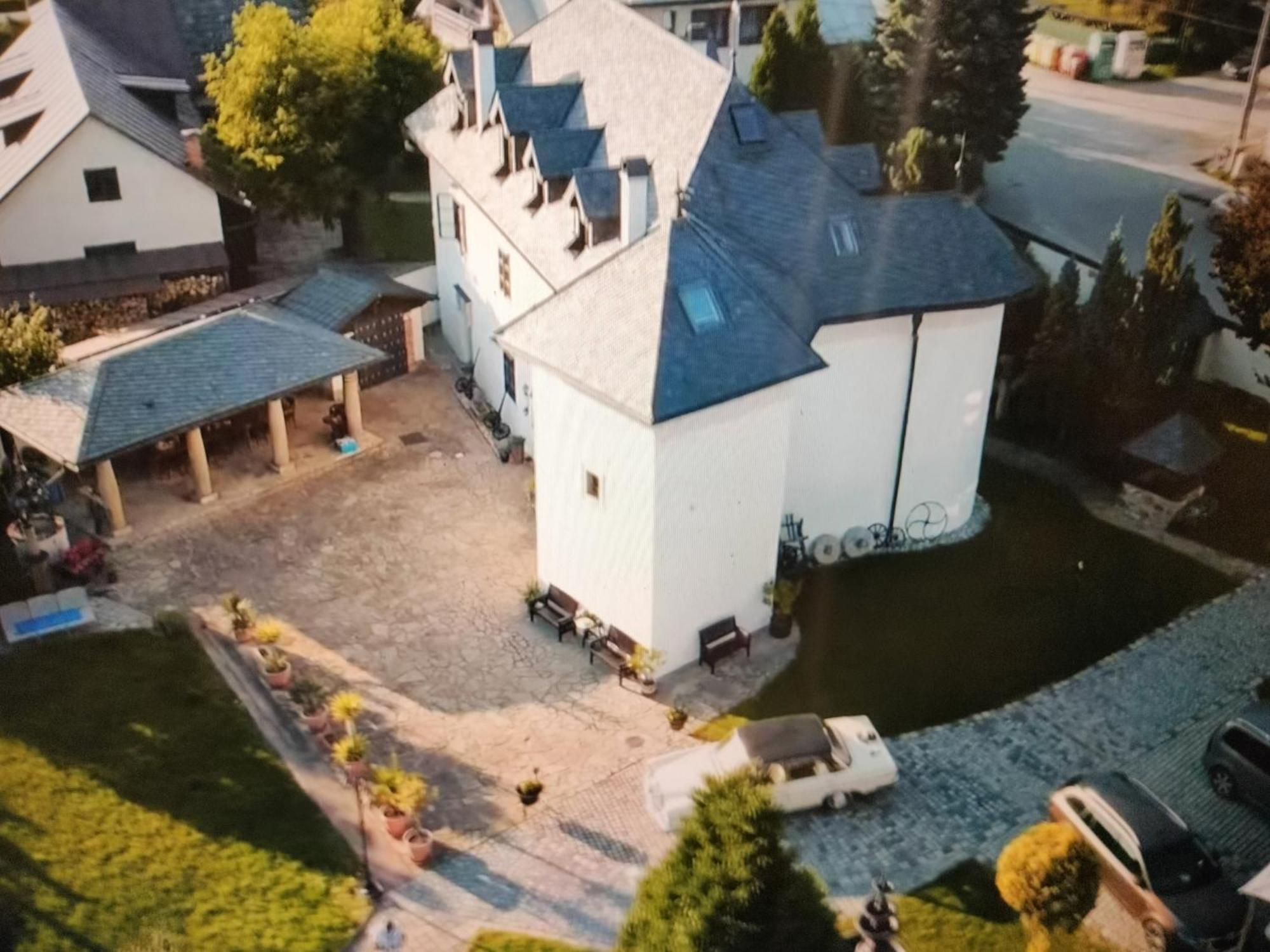 Castle Kastiel Kotesova Apartment Bagian luar foto