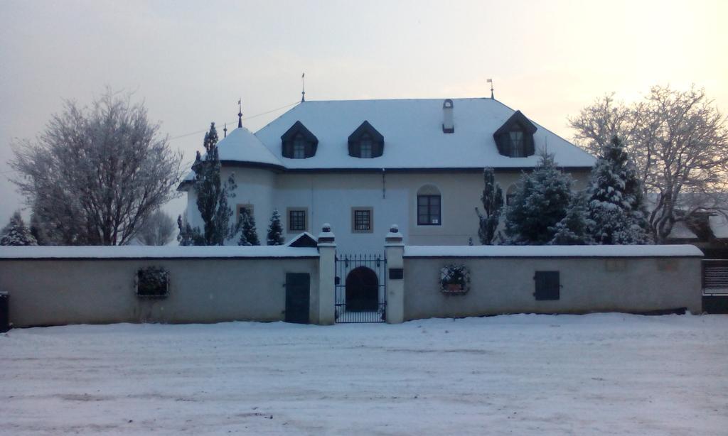Castle Kastiel Kotesova Apartment Bagian luar foto