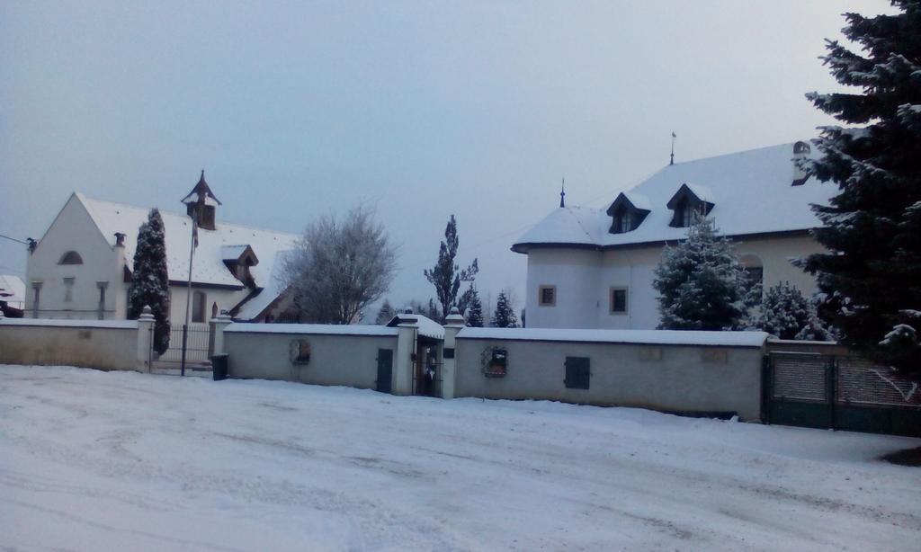 Castle Kastiel Kotesova Apartment Bagian luar foto