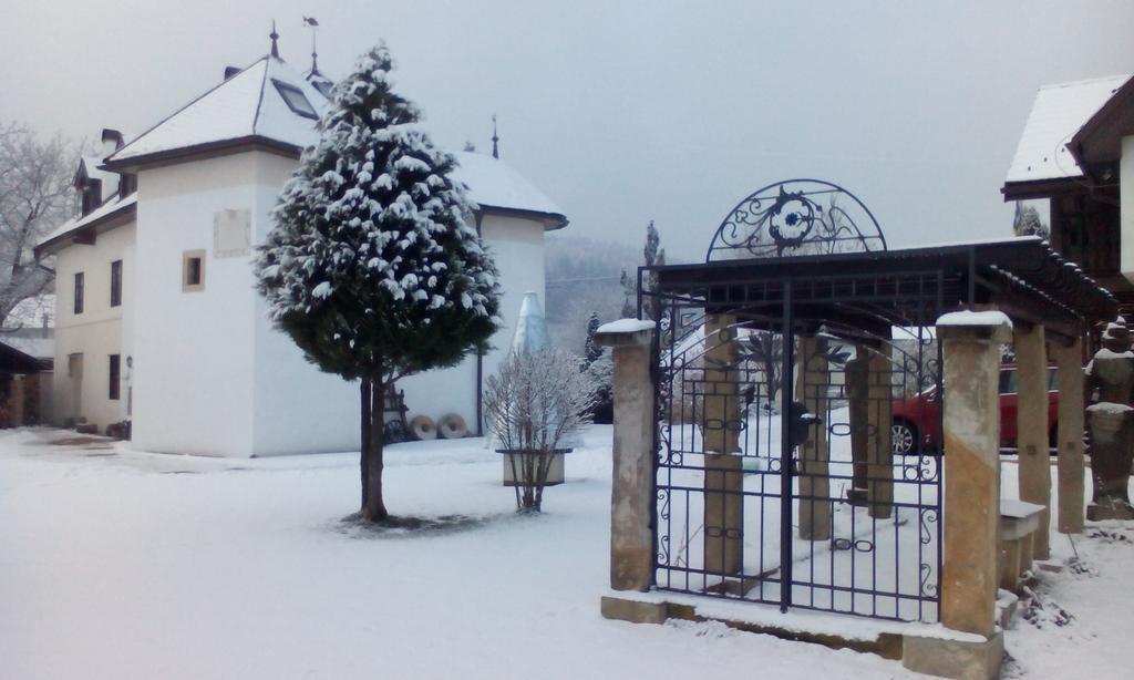 Castle Kastiel Kotesova Apartment Bagian luar foto